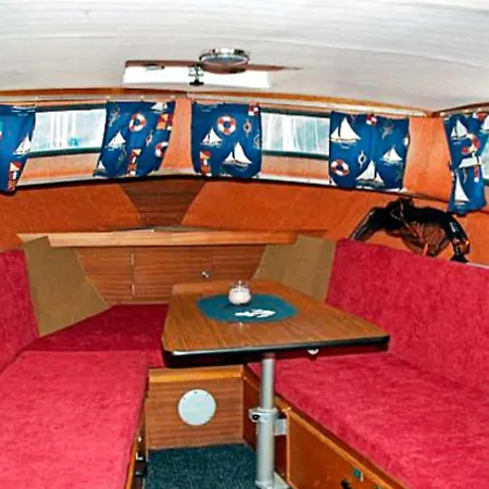 Four-bedroom In Dom wakacyjny *