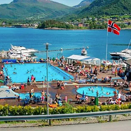 9 Person In Hundeidvik-by Traum Hébergement de vacances *