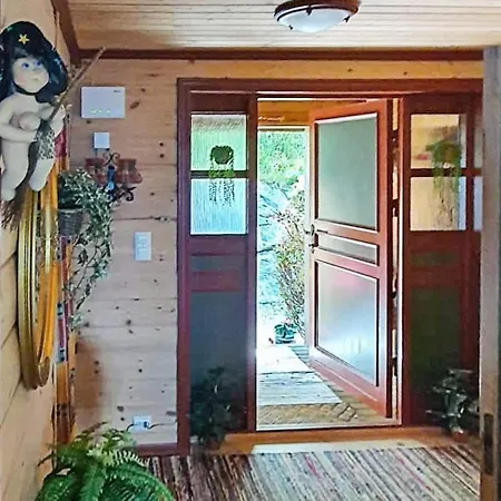 Four-bedroom In Dom wakacyjny Hundeidvik