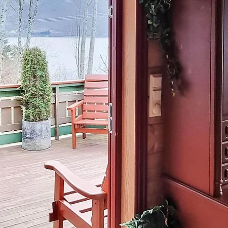 Four-bedroom In Dom wakacyjny Hundeidvik