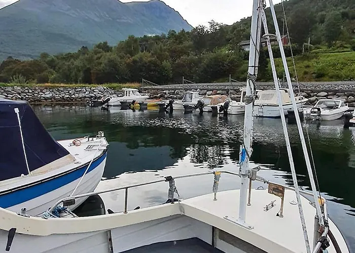 9 Person In Hundeidvik-by Traum Tatil Evi Hundeidvik