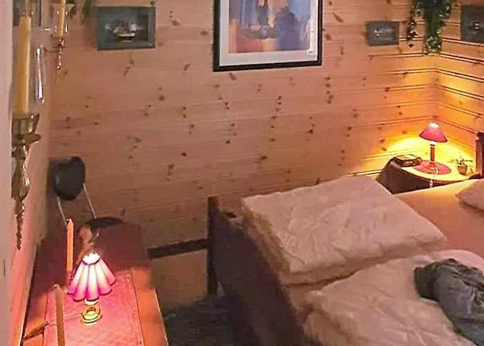 9 Person In Hundeidvik-by Traum Hundeidvik