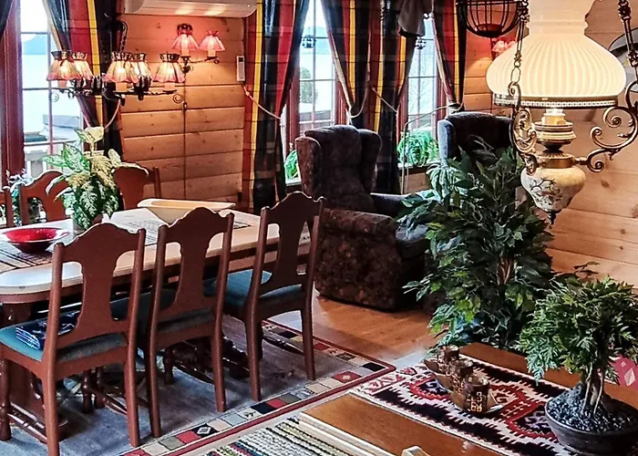 9 Person In Hundeidvik-by Traum *