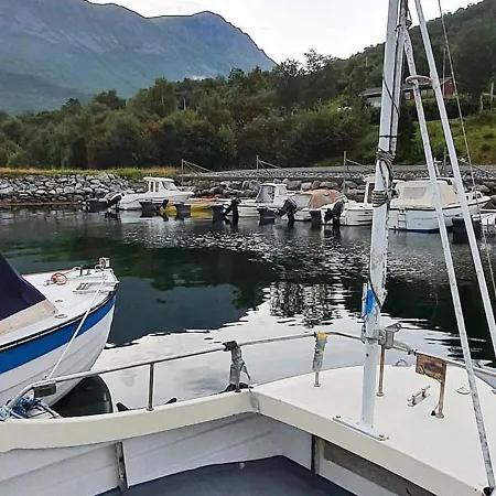 9 Person In Hundeidvik-by Traum Сasa de vacaciones Hundeidvik