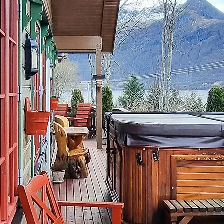 Сasa de vacaciones 9 Person In Hundeidvik-by Traum *